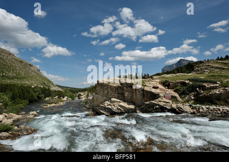 Wasserfälle in der Nähe von Swift aktuelle See in vielen Gletschern Bereich des Glacier National Park, Montana Stockfoto