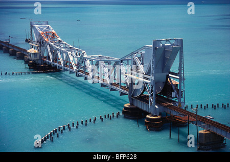 Pamban Brücke auf Meer; Mandapam; Pamban Insel; Rameswaram; Rameshwaram; Tamil Nadu; Indien; Asien Stockfoto