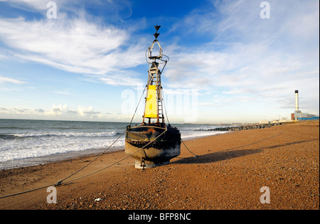 Großen Versand Navigation Boje an den Strand gespült Stockfoto