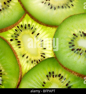 Zurück projiziert (beleuchteten) Querschnitte von kiwi Stockfoto
