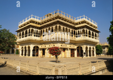 NMK 65567: Mubarak Mahal; (minutiös geschnitzten See Marmor arbeiten); Stadtschloss; Jaipur; Rajasthan; Indien Stockfoto