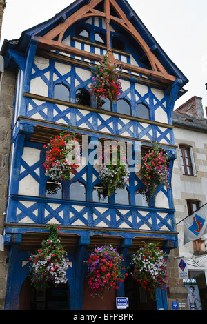 Das Office du Tourisme (lokal bekannt als die "Tour Eiffel"), Pontrieux, Bretagne, Frankreich Stockfoto