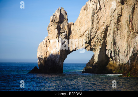 Los Arco ist das Symbol von Cabo San Lucas, Mexiko.  Die Felsformation trennt die Bucht aus dem Pazifik in Welle geschnitzt Stockfoto