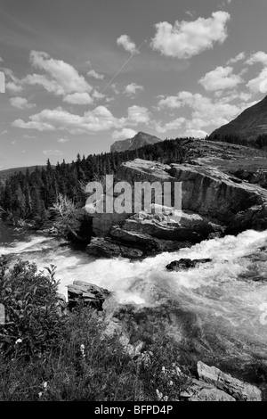 Wasserfälle in der Nähe von Swift aktuelle See in vielen Gletschern Bereich des Glacier National Park, Montana Stockfoto