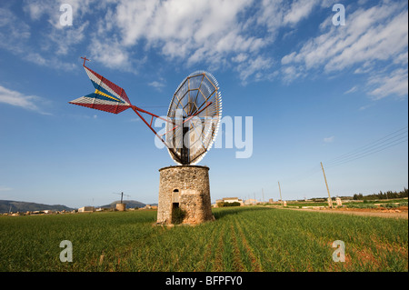 Bewässerung-Windmühle auf einem Bauernhof in Mallorca, Mallorca, Spanien Stockfoto