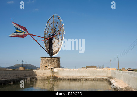 Bewässerung-Windmühle auf einem Bauernhof in Mallorca, Mallorca, Spanien Stockfoto