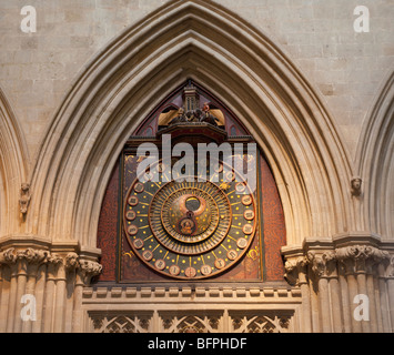 Alte Uhr innen Wells Kathedrale Somerset England UK United Kingdom GB Großbritannien britischen Inseln Europe Stockfoto