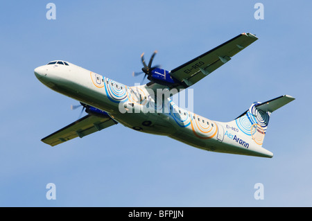 ATR-72 von Aer Arran Klettern heraus nach dem Start vom Flughafen Birmingham, UK betrieben. Stockfoto