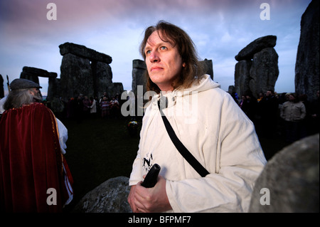 Druiden von The Dolmen Grove feiern die Frühlings-Tagundnachtgleiche in Stonehenge März 2008 Stockfoto