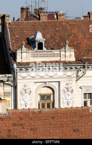 Dächer und alte Architektur in Arad in Rumänien Stockfoto