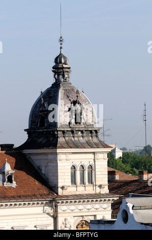 Dächer und alte Architektur in Arad in Rumänien Stockfoto