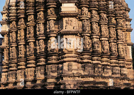 MAA 66571: Statuen auf der Westfassade des Duladeo-Tempels; Khajuraho; Madhya Pradesh; Indien Stockfoto
