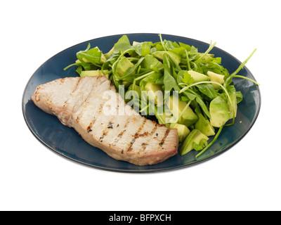 Thunfisch-Steak mit Avocado und Rucola Stockfoto