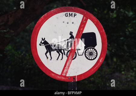 SOA 66631: Schild keine Victoria oder keine Pferdewagen; Bombay Mumbai; Maharashtra; Indien Stockfoto