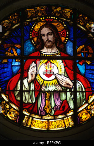 VPA 66650: Jesus Christus auf Glasmalerei im Sacred Heart Kirche; Bombay Mumbai; Maharashtra; Indien Stockfoto