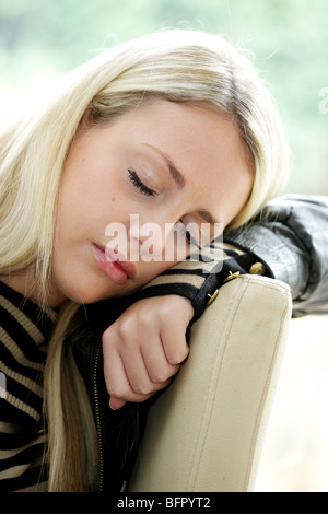 Teenager-Mädchen schlafen. Model Released Stockfoto