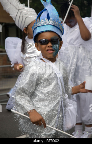 Kind aus der Völker Welt Schwimmer an der Notting Hill Carnival in London im Jahr 2009 Stockfoto