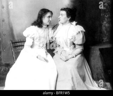 HELEN KELLER (links) amerikanische Aktivistin für die taub-blinden und Behinderten (1880-1968) Stockfoto