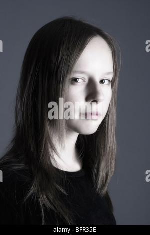 Studio-Porträt von einem hübschen, elf Jahre altes Mädchen Stockfoto