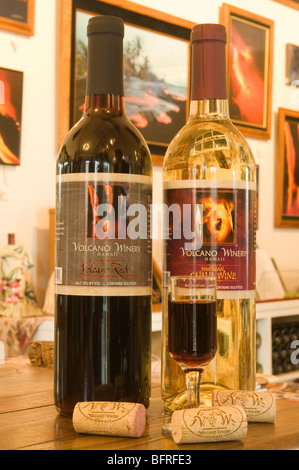 Flaschen Wein in der Volcano Winery, Volcano, Big Island Hawaii. Stockfoto