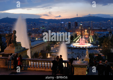 La Font Magica, Blick vom Palau Nacional de Montjuic in Richtung Plaça d ' Espanya, Barcelona, Katalonien, Spanien, Europa Stockfoto