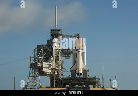 Space Shuttle Discovery sitzt bereit auf der Startrampe am Kennedy Space Center. Stockfoto