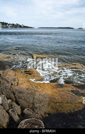 Granitfelsen an der Mündung des Kennebec River am Fort Popham in der Nähe von Phippsburg Maine ME USA Stockfoto
