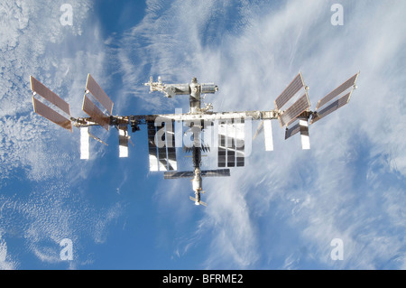 Internationale Raumstation Backdropped gegen Erde. Stockfoto