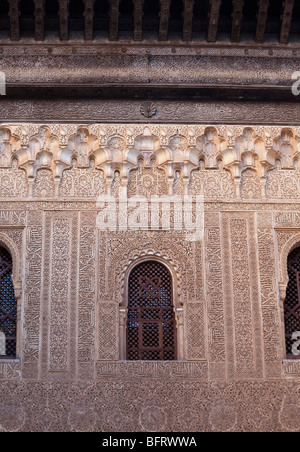 Detail von Holz- und Stuckverzierungen, Cuarto Dorado, der Innenhof des Tores nach Comares Palast, Alhambra, Granada, Spanien Stockfoto