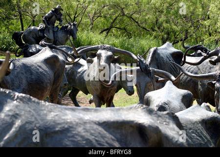 Bronze Texas Longhorn Rindern fahren Skulptur, Convention Center Dallas Texas USA Stockfoto