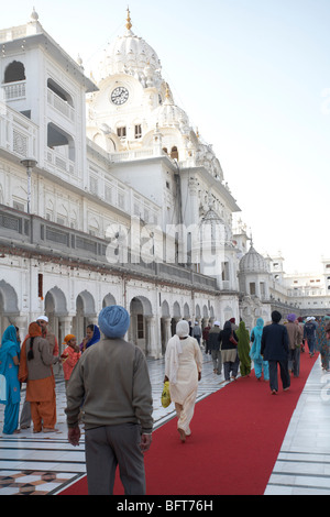 Menschen im Goldenen Tempel, Amritsar, Punjab, Indien Stockfoto