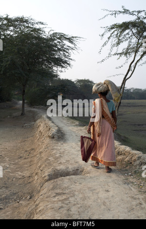 Frau in Namkhana Dorf, Süden 24 Parganas District, West Bengal, Indien Stockfoto