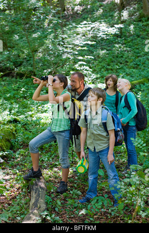 Lehrer und Schüler am Holz Stockfoto