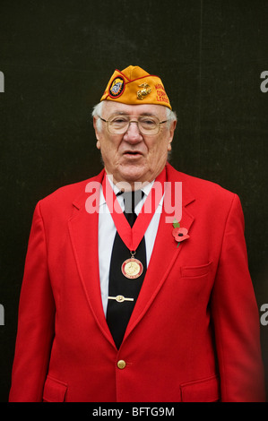 ein ehemaliger US-American Marine, ein Veteran des zweiten Weltkrieges in London am Remembrance Day Sonntag. Stockfoto