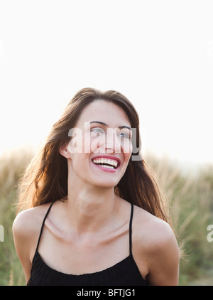 Frau am Strand Sonnenuntergang Stockfoto