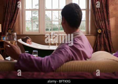 paar erholsame im Hotelzimmer Stockfoto