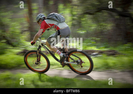 Professionelle Mountainbiker Ross Schnell auf seine Trek Mountainbike für Oakley in Whiting Ranch, Orange County, Kalifornien Stockfoto