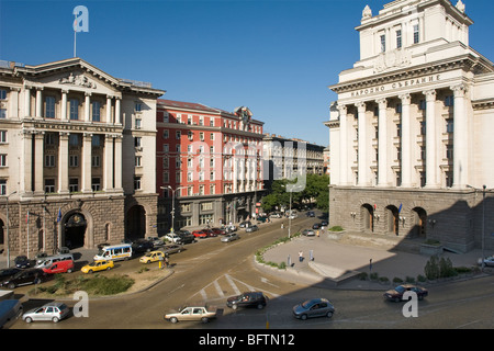 Sofia Zentrum, Vintage-Architektur, Gebäude des Ministerialrats am Nezavisimost Platz, Nationalversammlung auf der rechten Seite, Balkan, Bulgarien Stockfoto