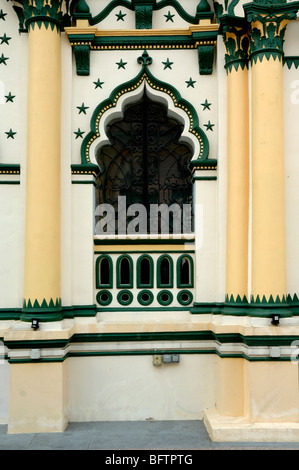 Oriental Window Arch mit Sternmotiven, Abdul Gaffoor Mosque oder Masjid Abdul Gaffoor (1907) Little India, Singapur Stockfoto