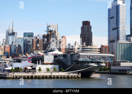 USS Intrepid Museum, Militär, maritime Geschichte, Sammelschiffe, New York City, Pier 86 an der 46., Flugzeugträger der Essex-Klasse, stillgelegt, Andocken. Stockfoto