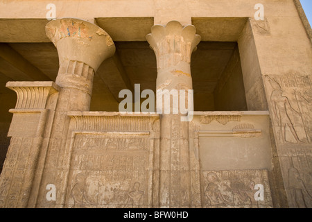 Die Säulenhalle des Grab des Petosiris, hoher Priester Thoth in Tuna el Gebel, antike Nekropole in der Nähe von Mallawi in Mittelägypten. Stockfoto