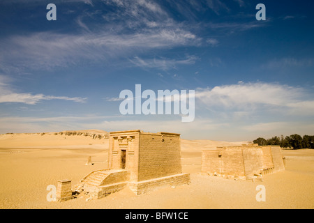 Eines der Mausoleen im Kult-Zentrum der Tuna el Gebel, antike Nekropole in der Nähe von Mallawi in Mittelägypten. Stockfoto