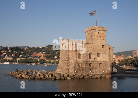 Rapallo Burg im Morgengrauen. Stockfoto