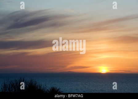 Sonnenuntergang über dem irischen Meer von der Isle of man Stockfoto