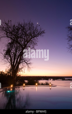 Der River Club Lodge, Sonnenuntergang am Zambesi River, Sambia. Stockfoto