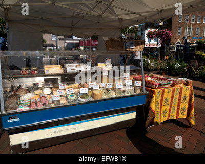 Stände auf Epsom Markt Samstag Epsom Surrey Stockfoto