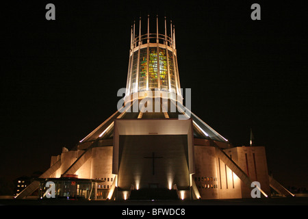 Die Liverpool Metropolitan Cathedral of Christ the King bei Nacht Merseyside, UK Stockfoto