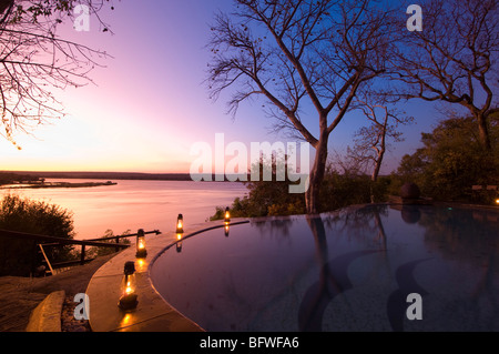 Der River Club Lodge, Sonnenuntergang am Zambesi River, Sambia. Stockfoto