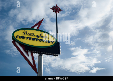 Die Nottingham contemporary Leuchtreklame, entworfen von Nottingham basierte Künstler S Mark Gubb außerhalb Zentrum für zeitgenössische Kunst Stockfoto