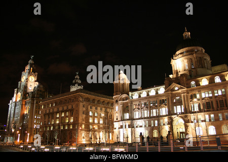 Die drei Grazien an Nacht, Pierhead, Liverpool, Merseyside, England, Vereinigtes Königreich Stockfoto